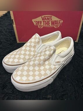 VANS checkerboard platform slip on shoes sneakers women’s 8 new